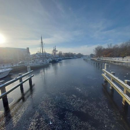 Hochwertige Ferienwohnung Direkt Am Wasser Mit Balkon Greifswald Kültér fotó