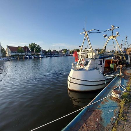 Hochwertige Ferienwohnung Direkt Am Wasser Mit Balkon Greifswald Kültér fotó