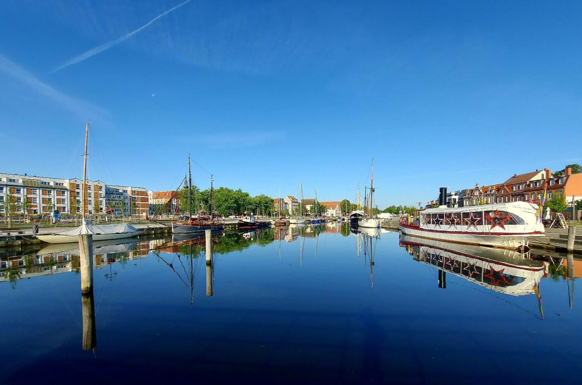 Hochwertige Ferienwohnung Direkt Am Wasser Mit Balkon Greifswald Kültér fotó