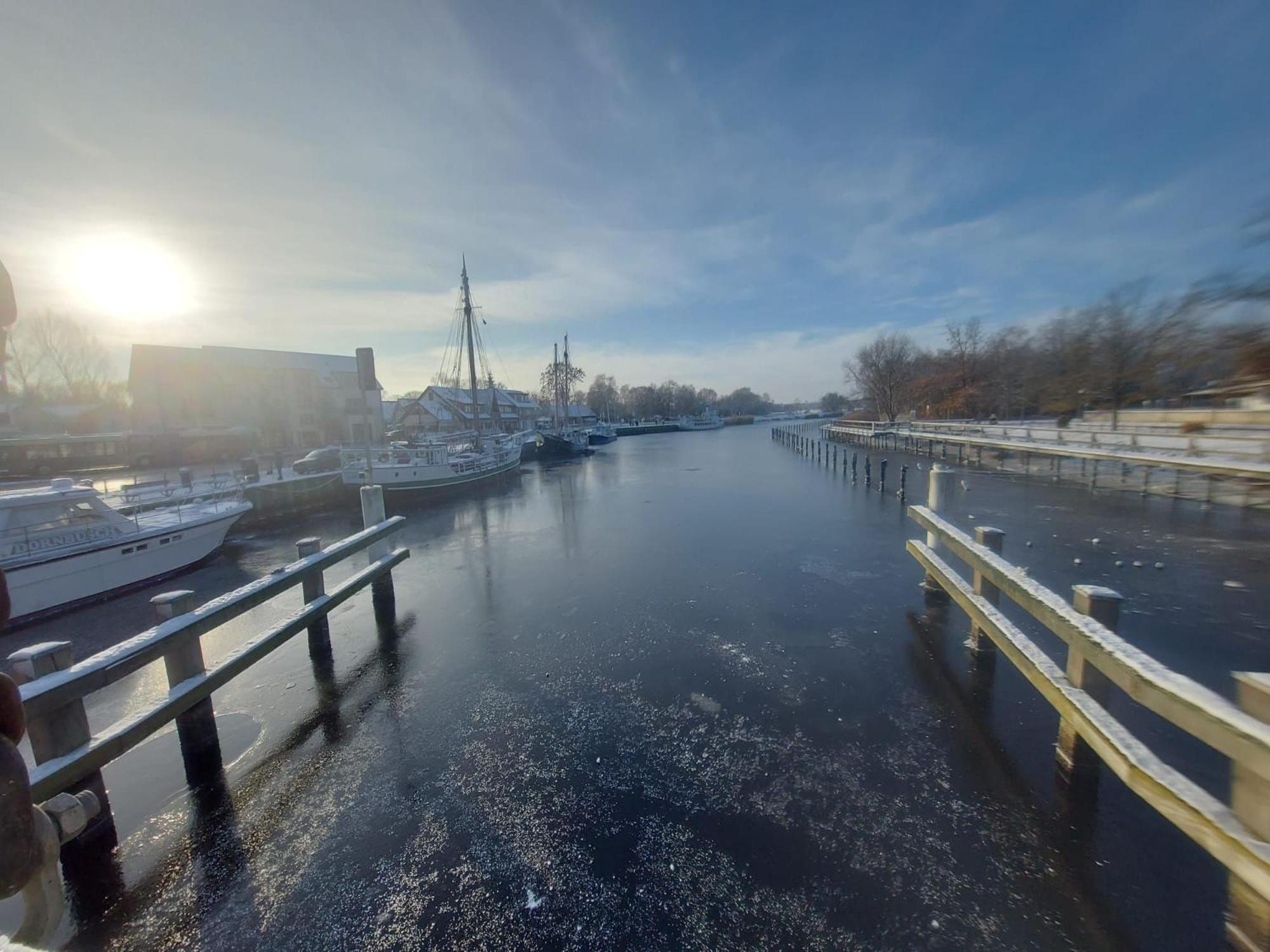 Hochwertige Ferienwohnung Direkt Am Wasser Mit Balkon Greifswald Kültér fotó