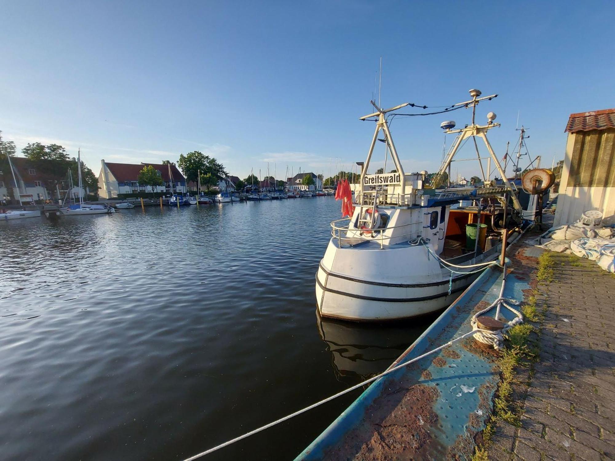 Hochwertige Ferienwohnung Direkt Am Wasser Mit Balkon Greifswald Kültér fotó