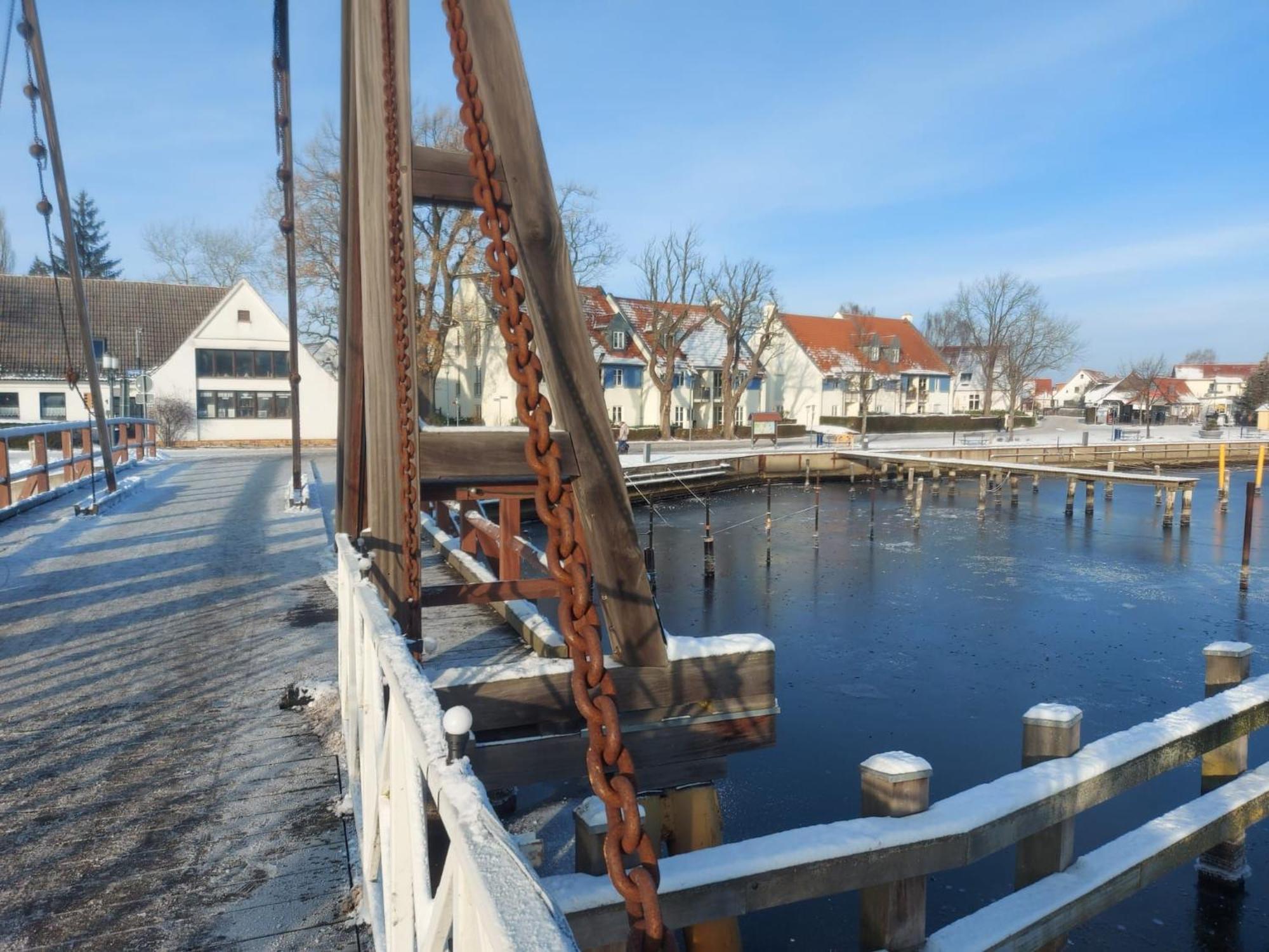 Hochwertige Ferienwohnung Direkt Am Wasser Mit Balkon Greifswald Kültér fotó